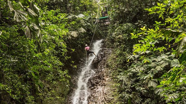 Lost Canyon Waterfall Rappelling from La Fortuna with Buffet Lunch and Pickup (3/12)