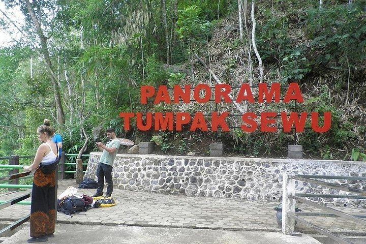 Two-Day Tumpak Sewu Waterfall and Bromo Sunrise Tour from Malang by Jeep (1/2)