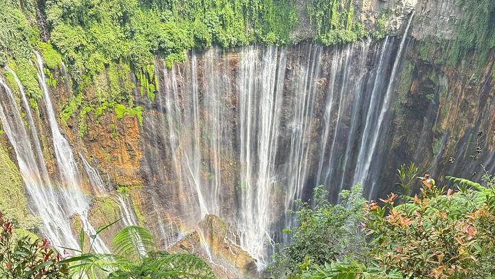 Private Tumpak Sewu and Goa Tetes Cave Adventure from Malang with Tickets Included (1/5)