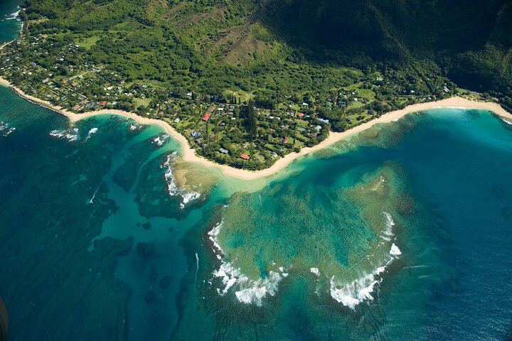 Kauai Airplane Tour in a GA-8 Airvan: Na Pali Coast, Wailua Falls, Window Seats (4/11)