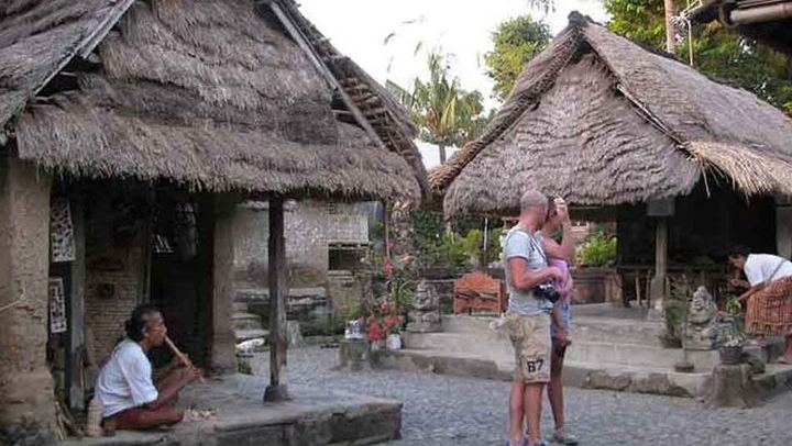 Ubud Private Tour with Monkey Forest, Tirta Empul and Tegenungan Waterfall (1/12)