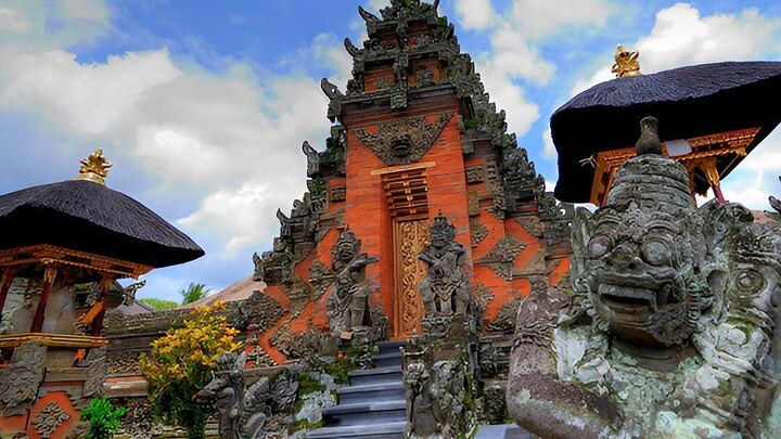 Private Half-Day Ubud Tour: Tegenungan, Tegalalang, Ubud Palace and Batuan Temple (2/8)