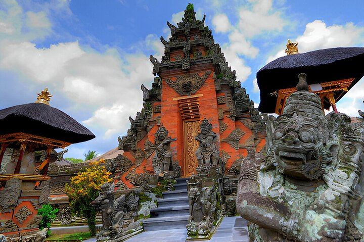 Private Half-Day Ubud Tour: Tegenungan, Tegalalang, Ubud Palace and Batuan Temple (2/8)