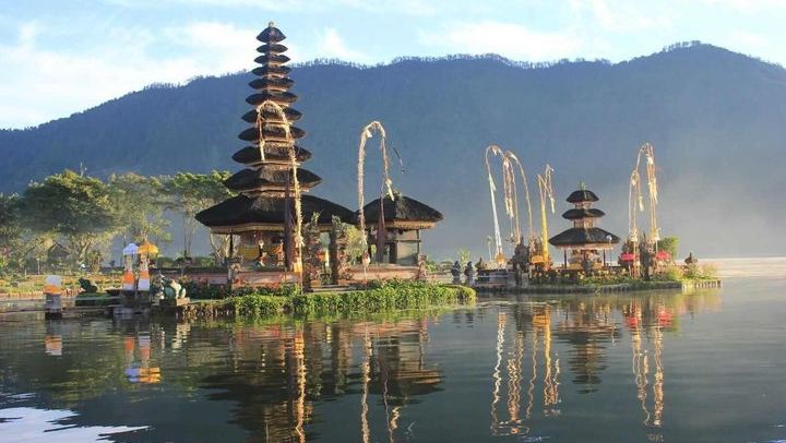 Edy Smile Tour Sekumpul and Fiji Trek with Motorbike Transfer, Slide and Lunch (1/10)