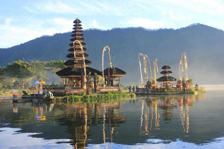 Edy Smile Tour Sekumpul and Fiji Trek with Motorbike Transfer, Slide and Lunch (1/10)
