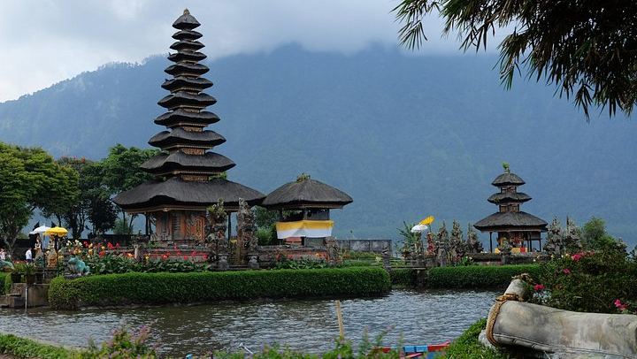 Private Banyumala and Banyuwana Waterfall Hike with Ulun Danu Bratan Temple (2/7)