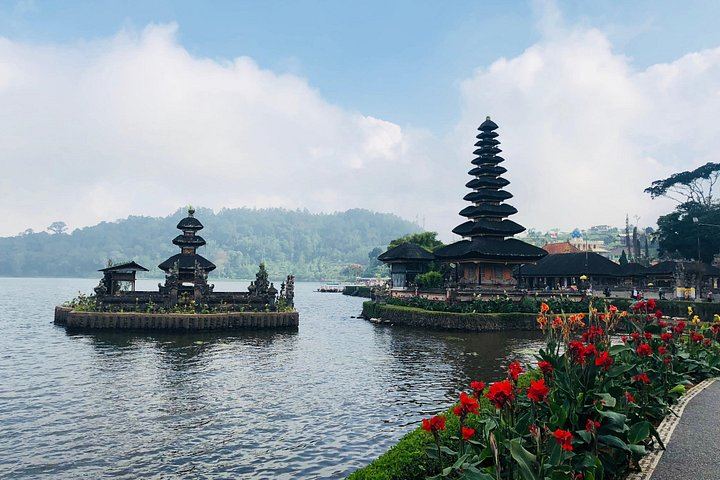 Private Banyumala and Banyuwana Waterfall Hike with Ulun Danu Bratan Temple (4/7)