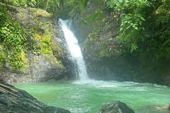 Playa Ventanas Beach Caves, Uvita Waterfalls and Portalon: Natural Slide, Cliff Jumps (3/9)