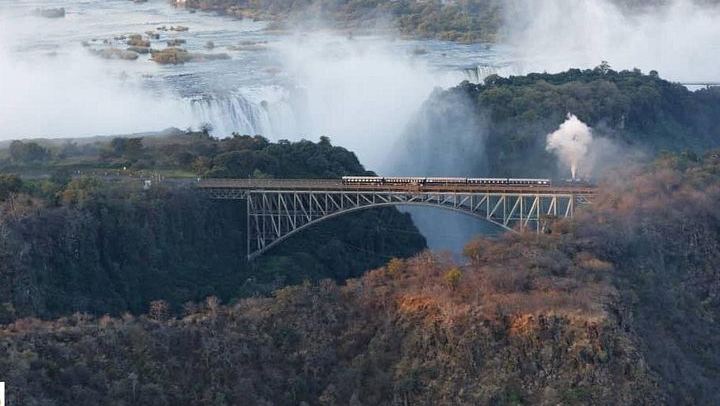 Victoria Falls Zambia Tour with Boiling Pot, Knife Edge Bridge, Snacks and Parking Fees (2/7)