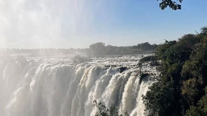 Victoria Falls Cross-Border Tour with Tonga Guide Thelma, Zimbabwe and Zambia (2/12)