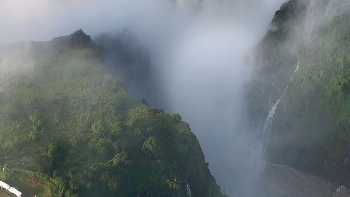 Victoria Falls Cross-Border Tour with Tonga Guide Thelma, Zimbabwe and Zambia (3/12)
