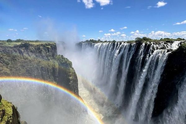 Victoria Falls Cross-Border Tour with Tonga Guide Thelma, Zimbabwe and Zambia