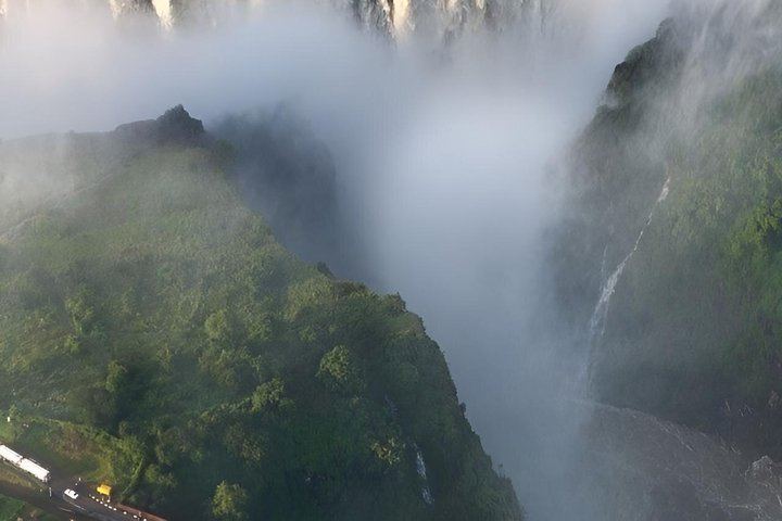 Victoria Falls Cross-Border Tour with Tonga Guide Thelma, Zimbabwe and Zambia (3/12)