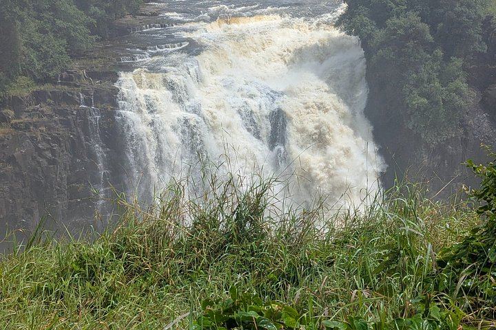 Victoria Falls Two Hour Guided Experience with Transport and Photo Help (6/9)