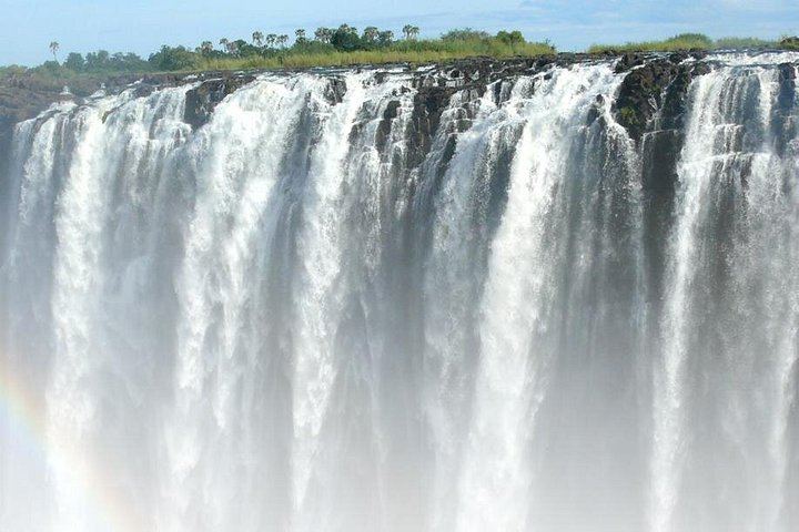 Victoria Falls Guided Tour of Main Falls and Rainforest Trails in English or French (2/7)