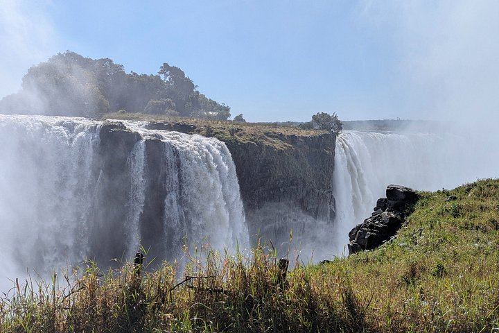 Victoria Falls Two Hour Guided Walk to Danger Point and Rainbow Falls with Pickup (12/12)