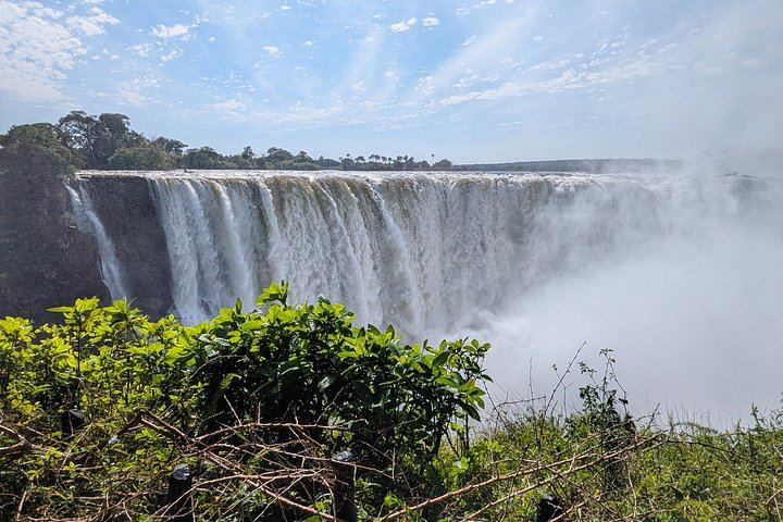 Victoria Falls Two Hour Guided Walk to Danger Point and Rainbow Falls with Pickup (5/12)