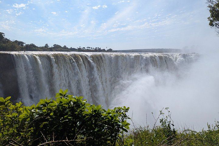Victoria Falls Two Hour Guided Walk to Danger Point and Rainbow Falls with Pickup (4/12)