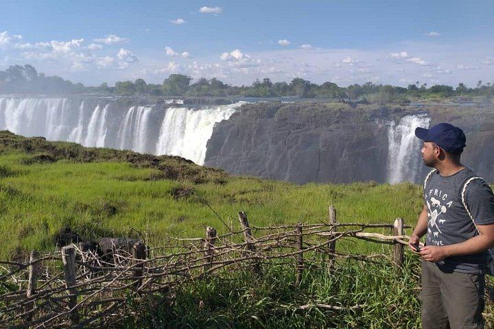 Victoria Falls Guided Walk from the Main Entrance with a Local Guide (2/11)