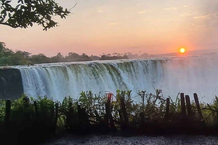 Victoria Falls Guided Walking Tour with Big Tree, Hotel Pickup and Local Expert (7/12)