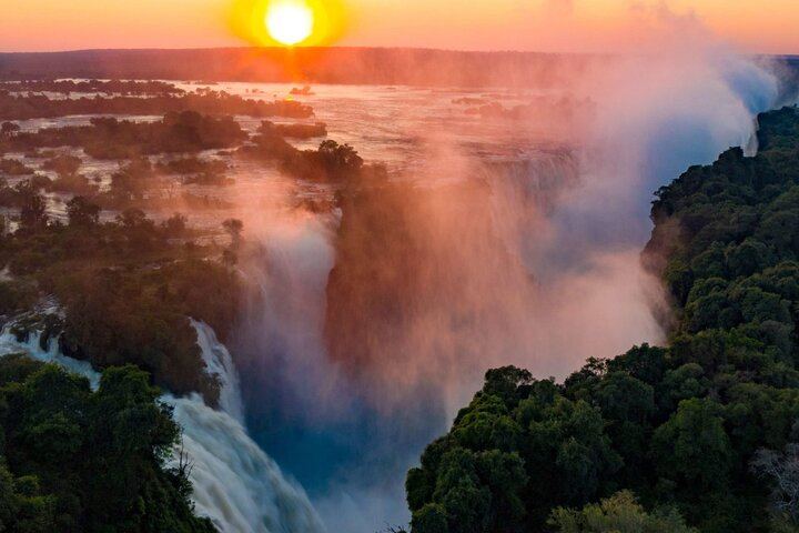 Victoria Falls Guided Walking Tour with Big Tree, Hotel Pickup and Local Expert (8/12)