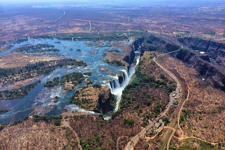 Victoria Falls Guided Walking Tour with Big Tree, Hotel Pickup and Local Expert (11/12)