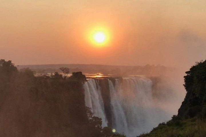 Victoria Falls Guided Walking Tour with Big Tree, Hotel Pickup and Local Expert (6/12)