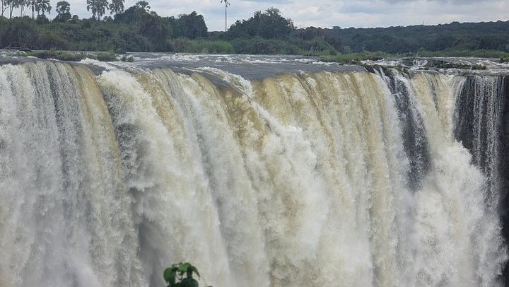 Victoria Falls Two Hour Guided Experience with Transport and Photo Help (3/9)