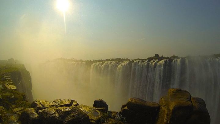 Victoria Falls Guided Tour of Main Falls and Rainforest Trails in English or French (4/7)