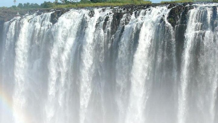 Victoria Falls Guided Tour of Main Falls and Rainforest Trails in English or French (2/7)