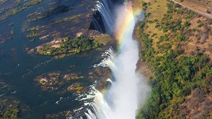 Victoria Falls 13 Minute Helicopter Tour with Bottled Water, Hotel Pickup and Park Helipad (2/2)