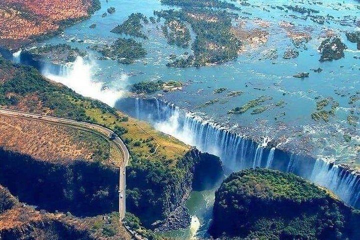 Victoria Falls 13 Minute Helicopter Tour with Bottled Water, Hotel Pickup and Park Helipad (1/2)