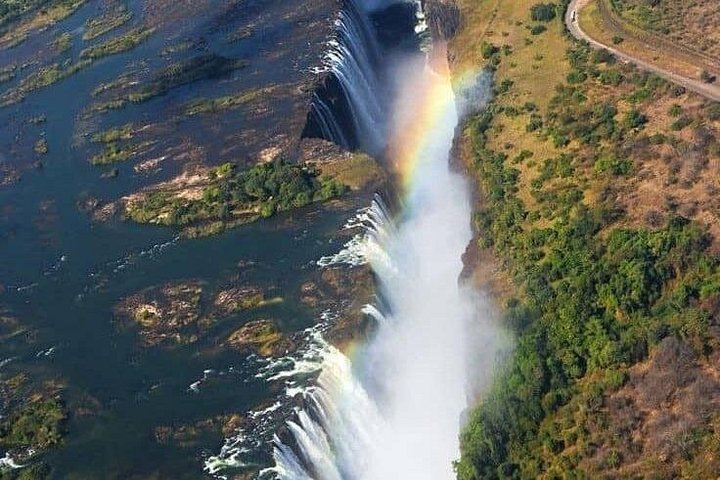 Victoria Falls 13 Minute Helicopter Tour with Bottled Water, Hotel Pickup and Park Helipad (2/2)