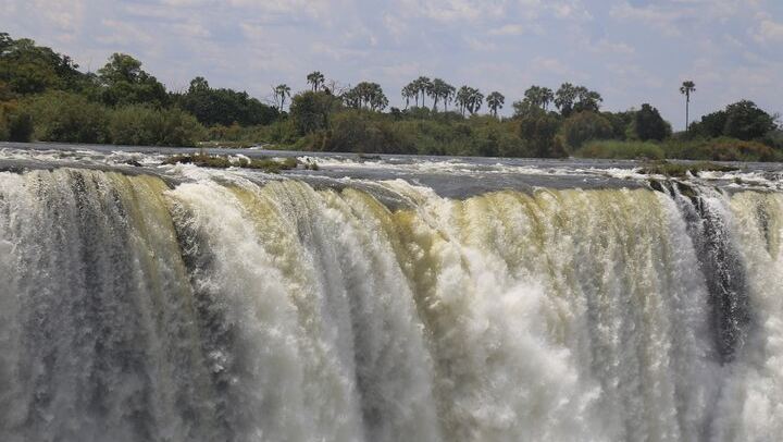 Victoria Falls Guided Day Tour of Zimbabwe and Zambia Sides with Market Stop (1/12)
