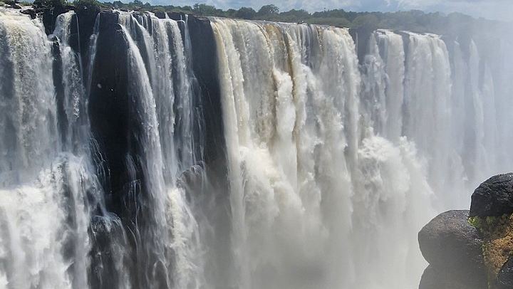 Private Victoria Falls Tour of the Zambia and Zimbabwe Sides with Border Assistance (3/12)