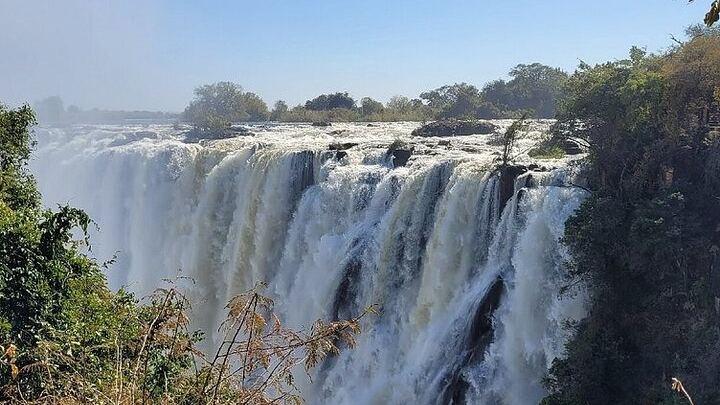 Victoria Falls Private Guided Tour of Both Sides with Big Tree and Livingstone Market (1/12)