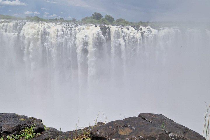 Private Victoria Falls Tour, Zimbabwe Rainforest Paths and Zambia Knife-Edge Bridge (10/12)