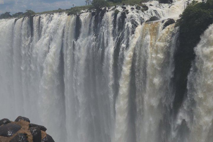 Private Victoria Falls Tour of the Zambia and Zimbabwe Sides with Border Assistance (5/12)