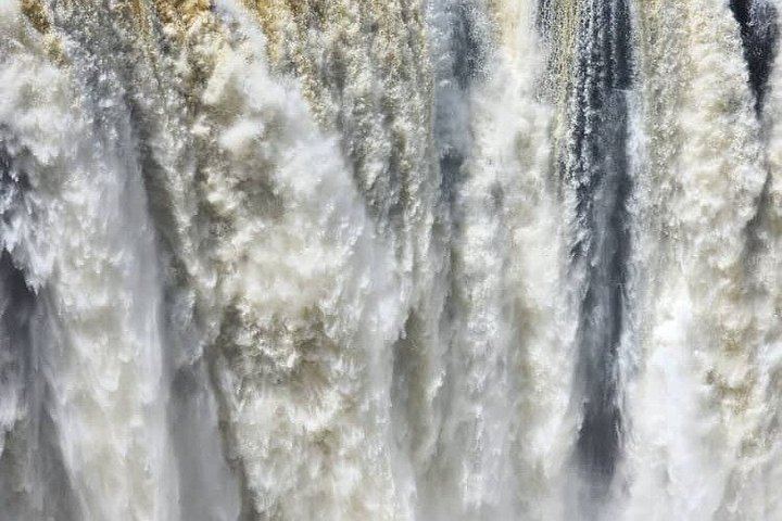 Victoria Falls Private Guided Tour of Both Sides with Big Tree and Livingstone Market (12/12)