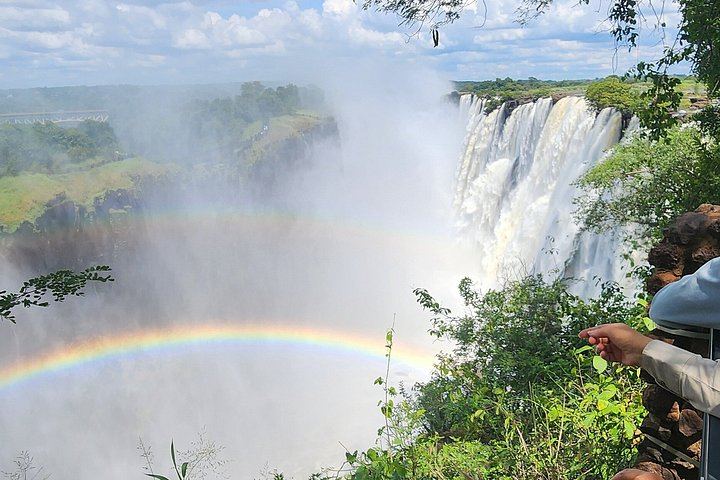 Private Victoria Falls Tour of the Zambia and Zimbabwe Sides with Border Assistance (1/12)