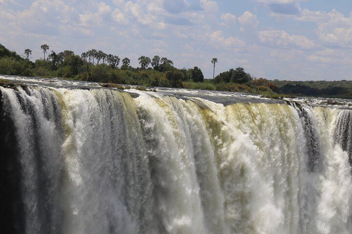 Victoria Falls Guided Day Tour of Zimbabwe and Zambia Sides with Market Stop (12/12)