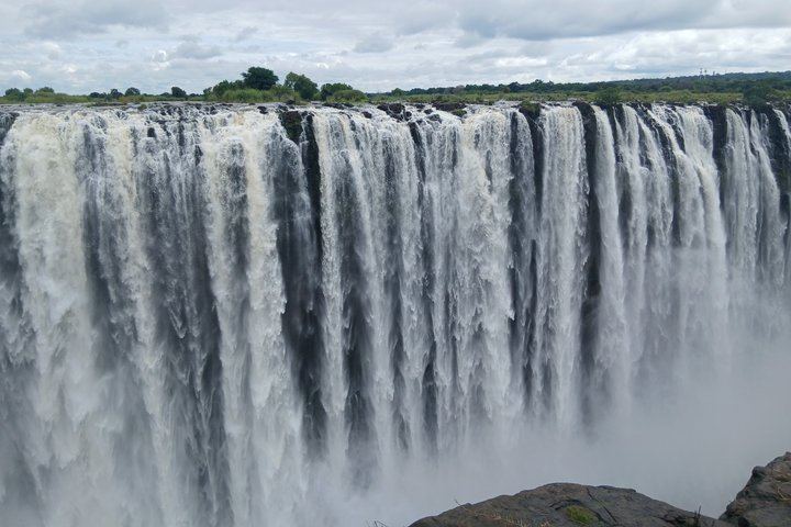 Victoria Falls Private Guided Tour of Both Sides with Big Tree and Livingstone Market (3/12)