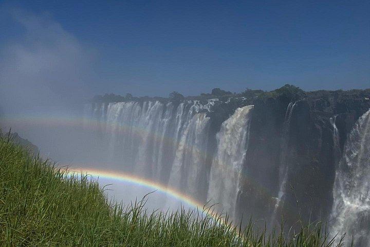 Victoria Falls Private Guided Tour of Both Sides with Big Tree and Livingstone Market (9/12)