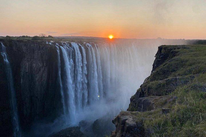 Victoria Falls Private Tour with Big Tree, Falls Viewpoints and Bridge View (9/12)