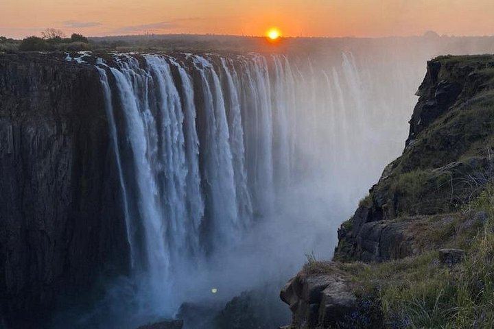 Victoria Falls Private Tour with Big Tree, Falls Viewpoints and Bridge View (5/12)