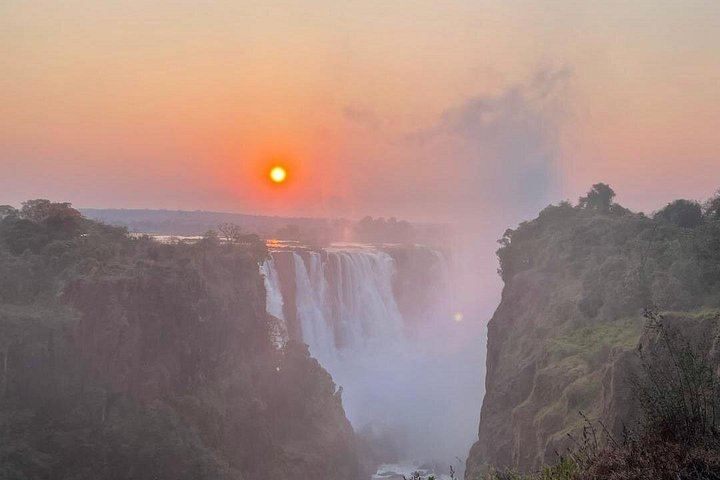 Victoria Falls Private Tour with Big Tree, Falls Viewpoints and Bridge View (2/12)