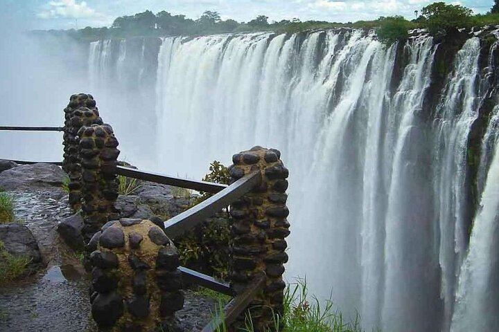 Victoria Falls Day Tour with Guided Walk, Helicopter Flight and Lunch (11/12)