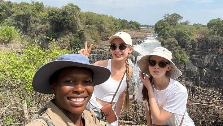 Victoria Falls Small Group Walking Tour with Knife Edge Bridge and Big Tree (1/12)