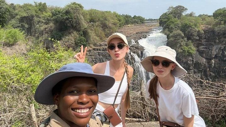 Victoria Falls Small Group Walking Tour with Knife Edge Bridge and Big Tree (3/12)