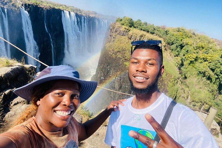 Victoria Falls Small Group Walking Tour with Knife Edge Bridge and Big Tree (5/12)